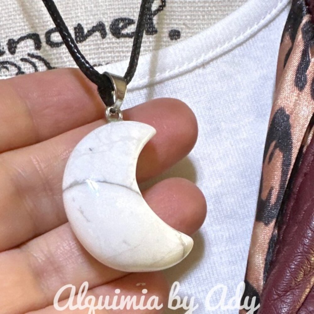 Chunky crescent moon big pendant black cord necklace - Picture 2 of 4